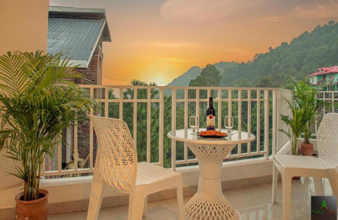 The Hillside Inn Kasauli By Exotic Stays Екстериор снимка